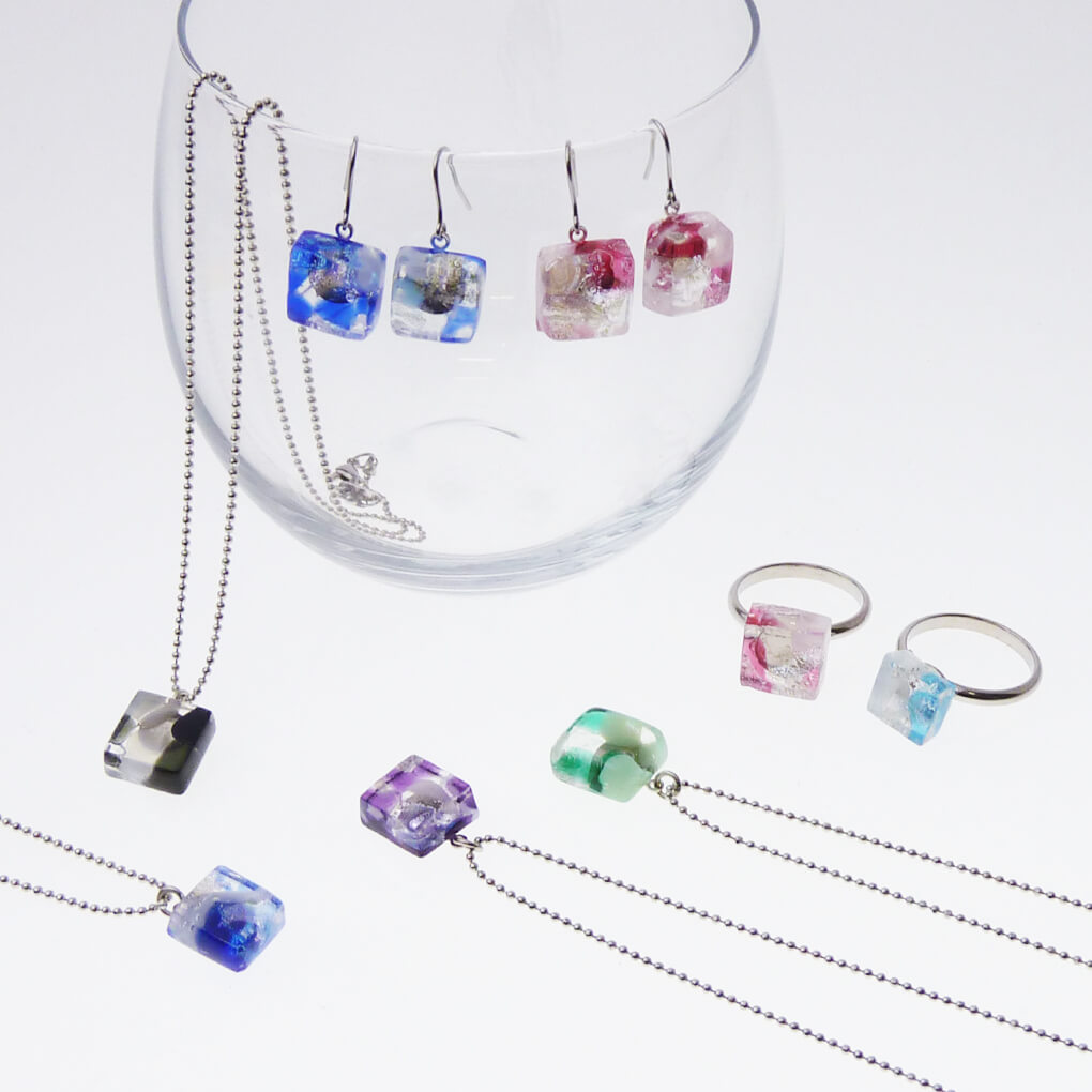 硝屋ガラスアクセサリー