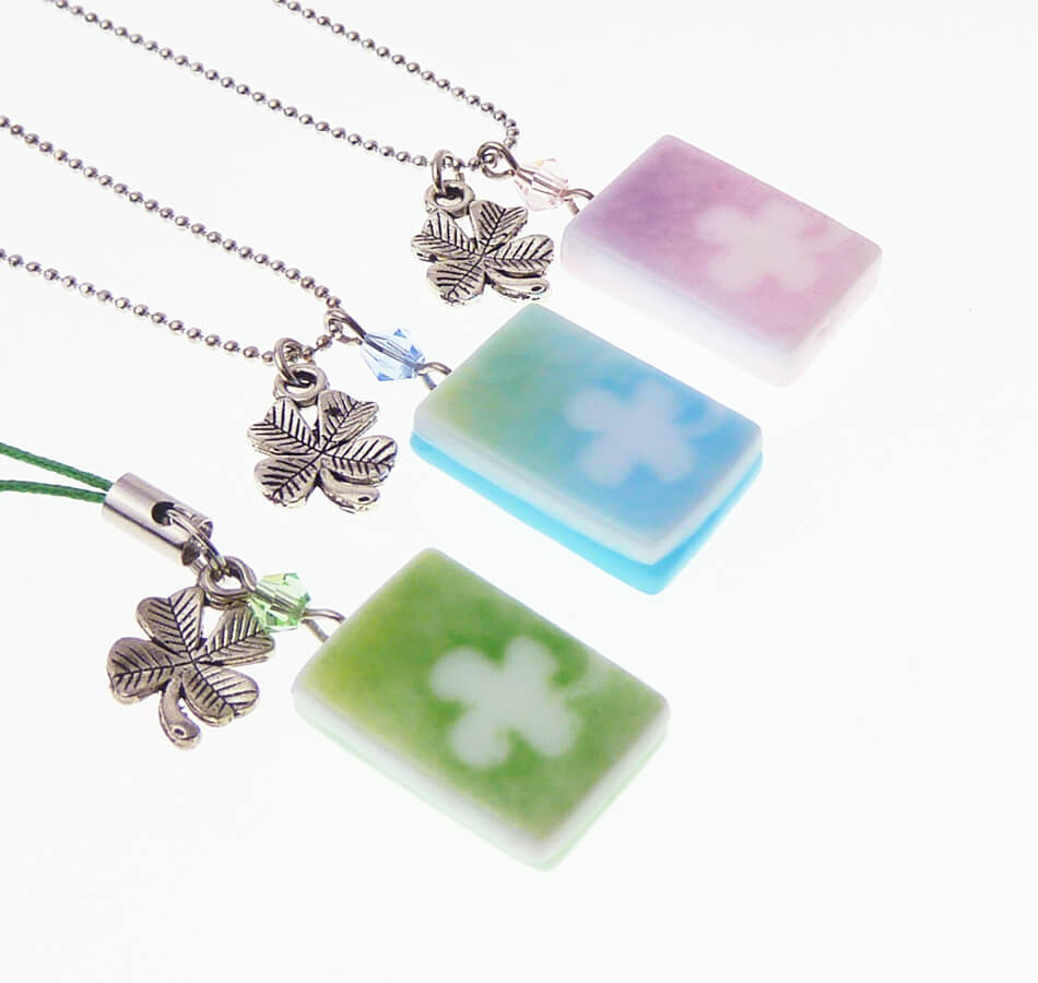 硝屋ガラスアクセサリー